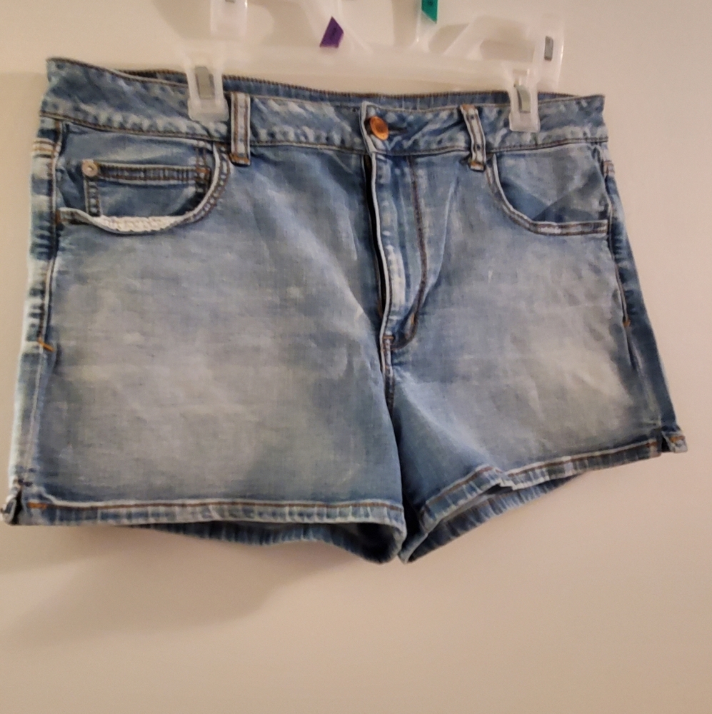 Light Wash jean short